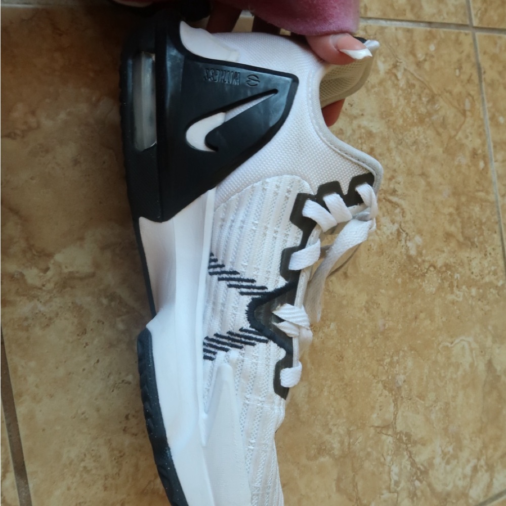 Nike LeBron Witness 6 TB Court Shoes - Picture 7 of 8